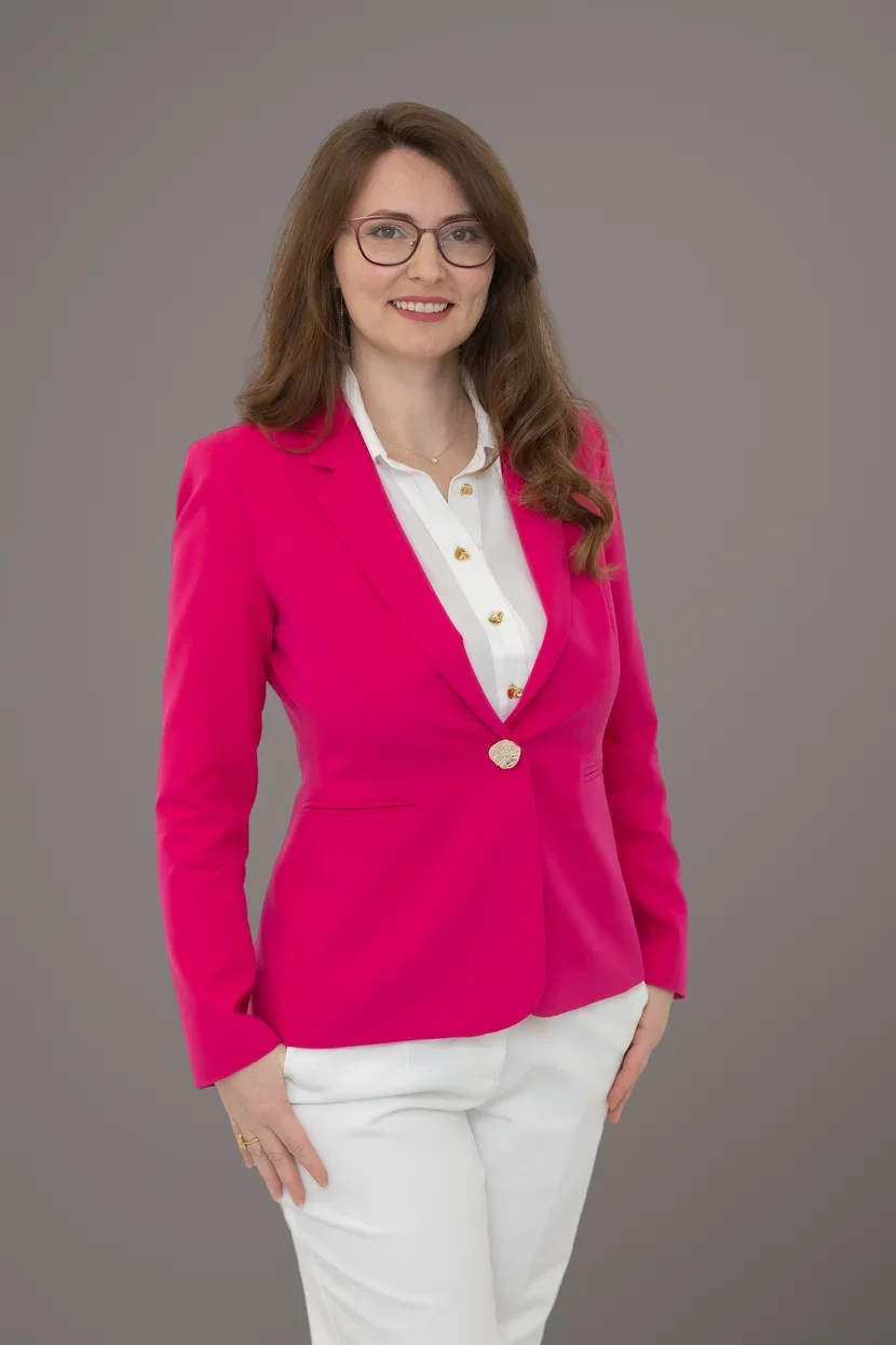 Portret Dr. Roxana Paraschiv